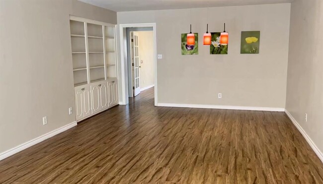 Building Photo - 13140 Trail Hollow Dr