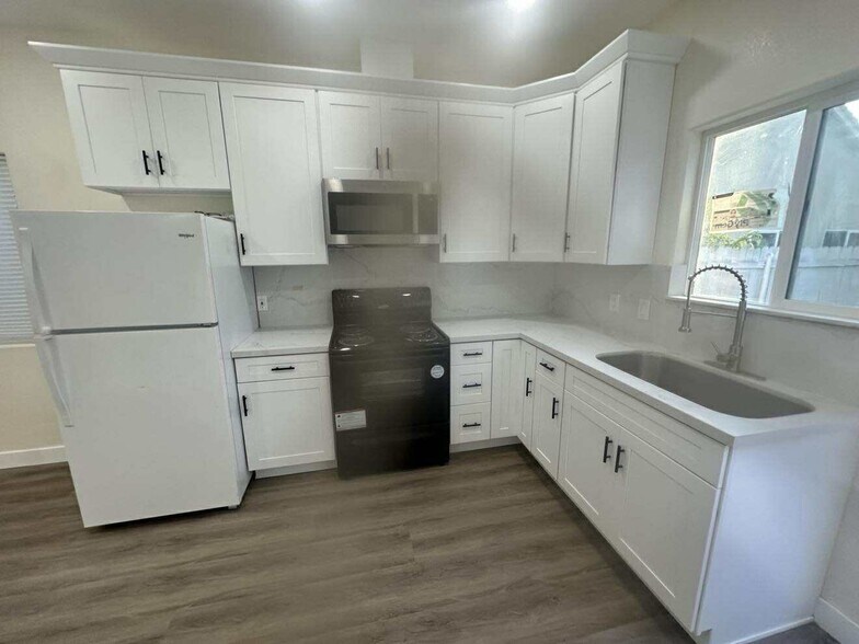 Building Photo - 11467 Westonhill Dr