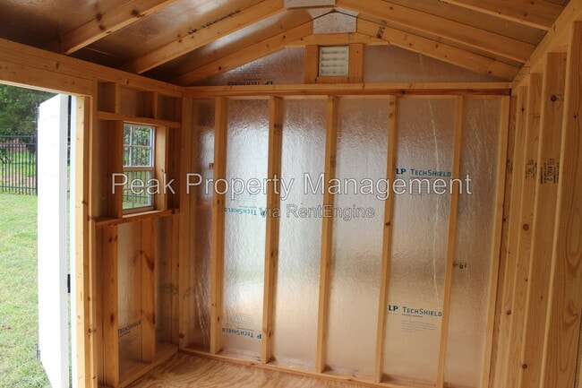 Building Photo - 6452 Lakeway Dr