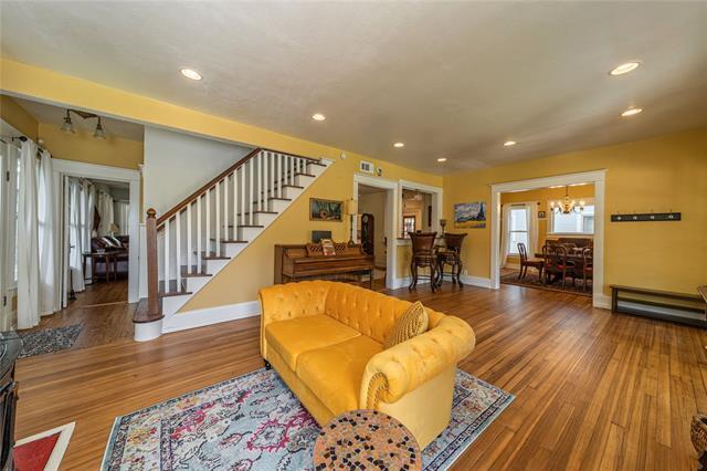 Building Photo - 215 S Montclair Ave