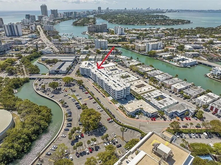 Building Photo - 7300 Wayne Ave