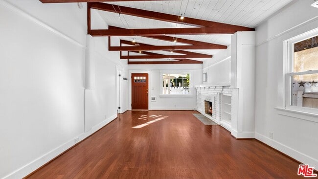 Building Photo - 915 Palms Blvd