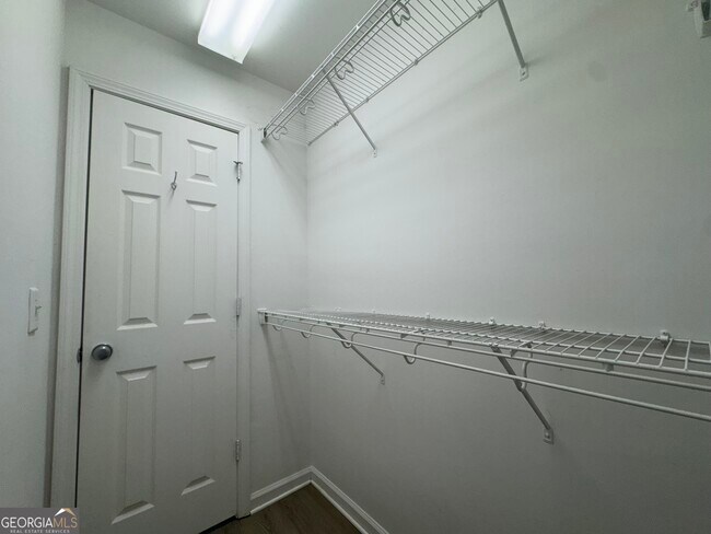 Building Photo - 201 Brookstone Dr SW