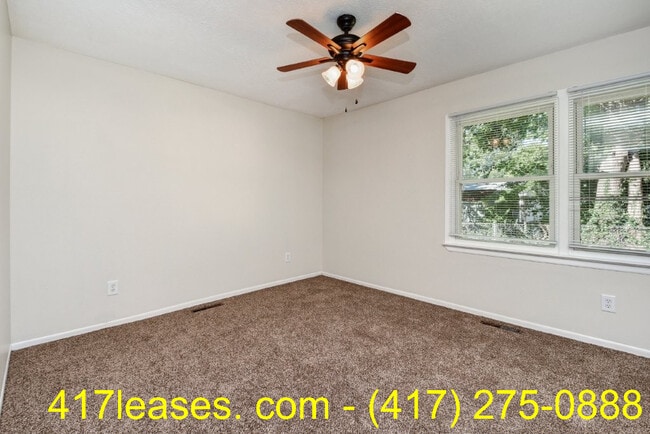 Building Photo - 201 S Meadowview Ave