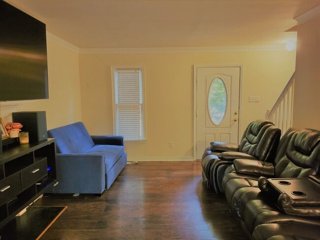 Building Photo - 3 Bedroom 2.5 bath Colonial off of Reams Road in Chesterfield County