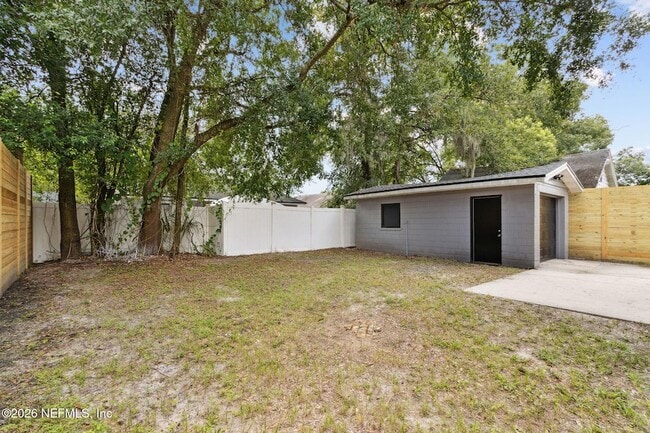 Building Photo - 836 Lynton St