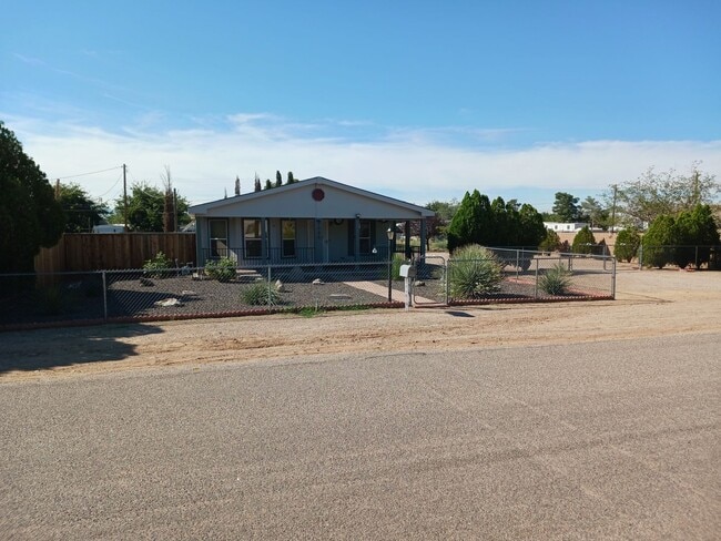 Building Photo - Large yard!