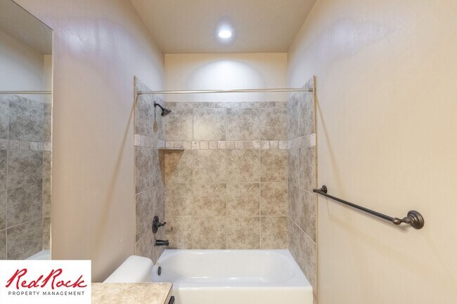 Building Photo - Dog Friendly, Pleasant 4 Bedroom, 2.5 Bathroom Townhome