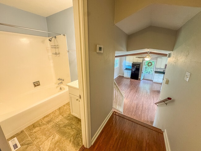 Building Photo - 404 McElhaney Rd