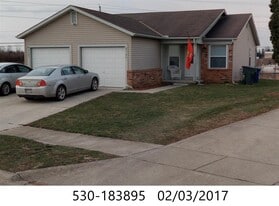 Building Photo - 2585-2587 Four Seasons Dr
