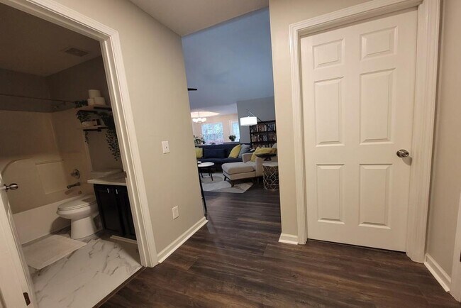 Building Photo - 3110 Crest Ridge Cir SW