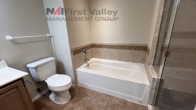 Building Photo - 2 Bedrooms, 2 Baths