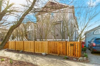 Building Photo - Beautiful 3 Bed 2.5 Bath Townhome in Roosevelt, Seattle