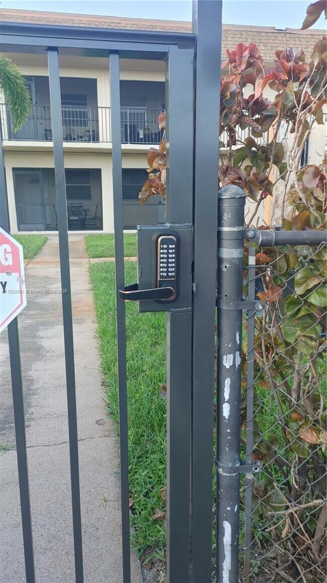 Building Photo - 421 NE 1st St