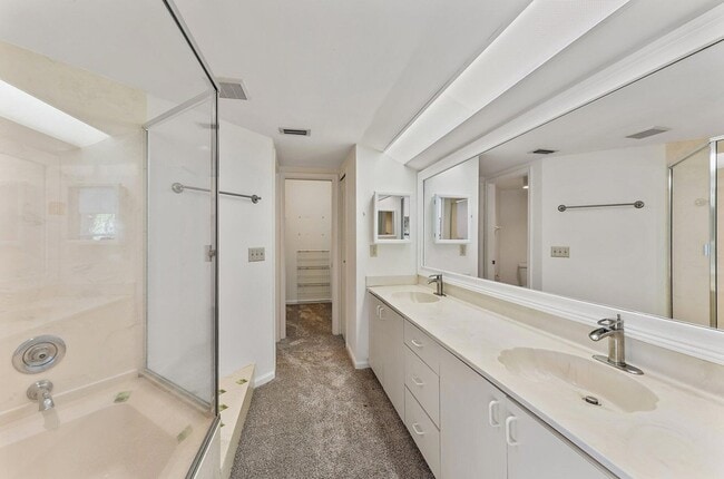 Building Photo - 3 Uno Lago Dr