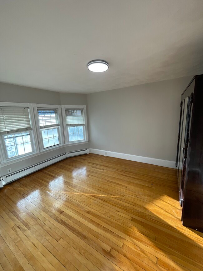 Building Photo - 27 Morris St