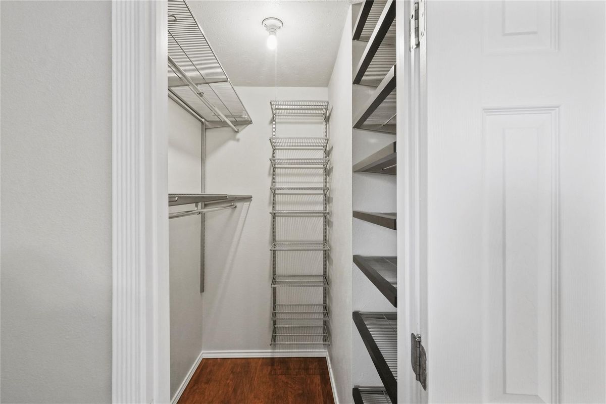 Building Photo - 1637 Dell Oak Dr