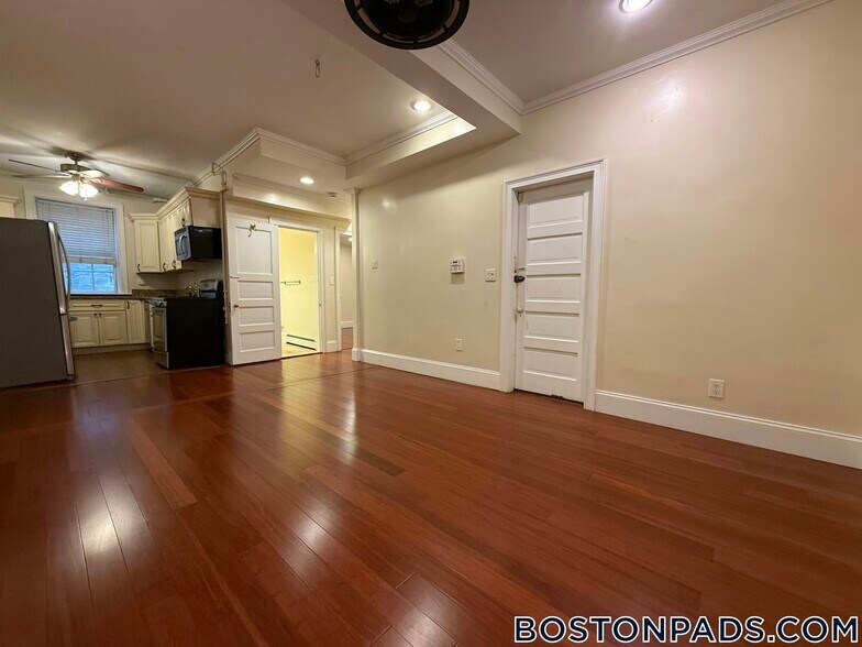 Building Photo - 1253 Beacon St