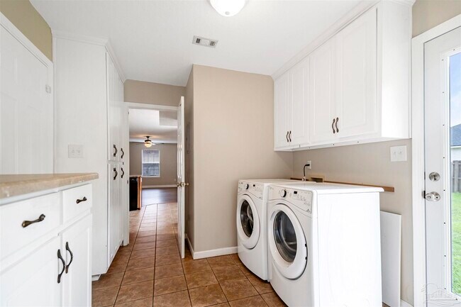Building Photo - 5320 Powrie Dr