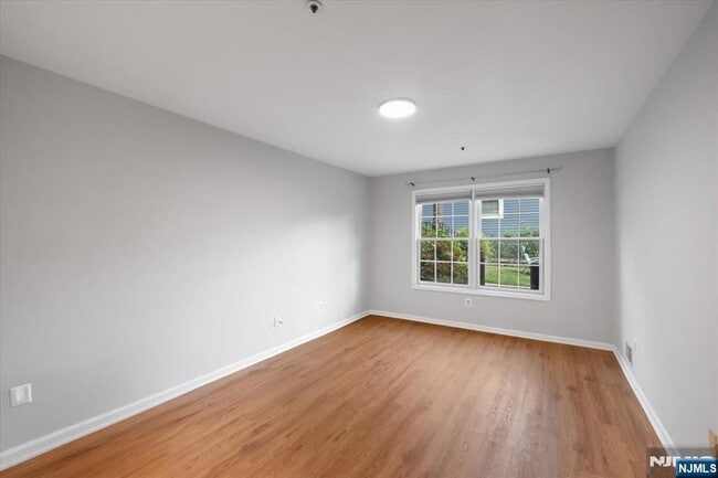 Building Photo - 372 Cambridge Dr
