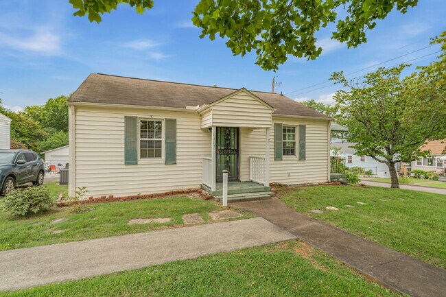 Building Photo - 1315 E Red Bud Rd