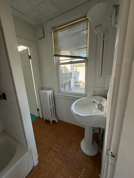 Building Photo - 115 Britannia St