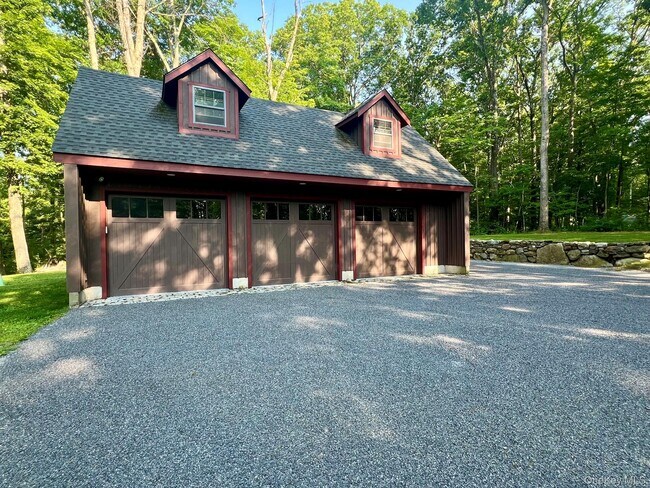 Building Photo - 892 Duell Rd
