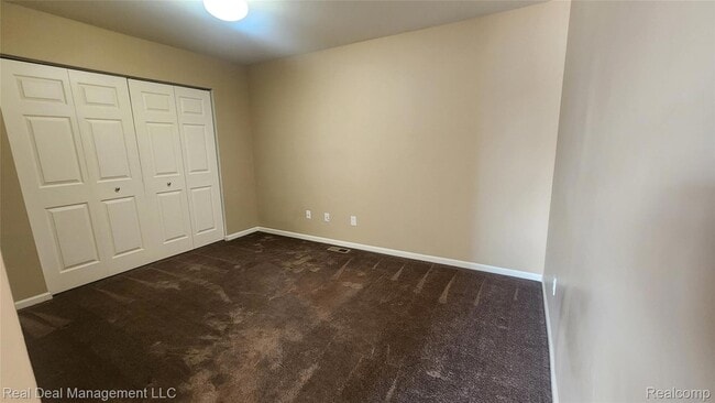 Building Photo - 6146 Lone Oak Cir