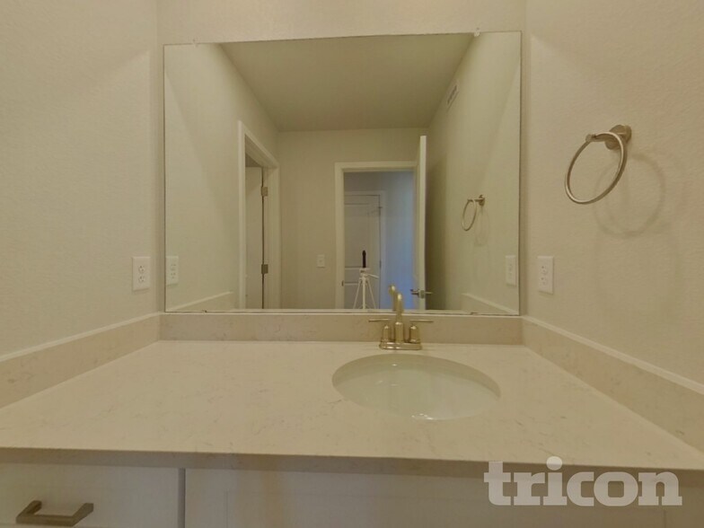 Building Photo - 2214 Flower Blossom Ave