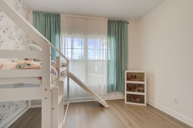 Building Photo - 587 Sanderling Cir