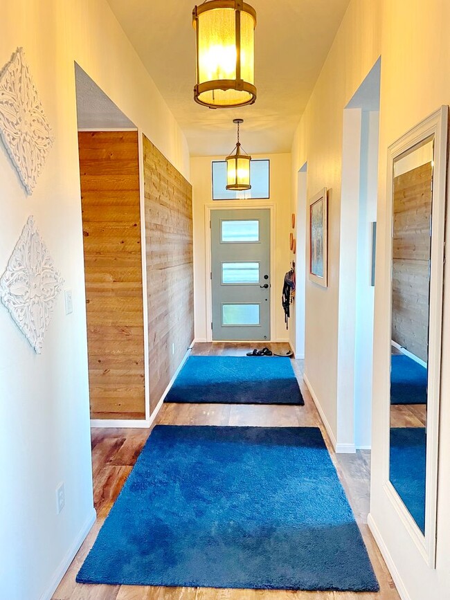 Building Photo - Wailuku Heights Executive Style 3Bed/2Bath Furnished Upstairs Home - Pool w/ cabanas - Most Utili...