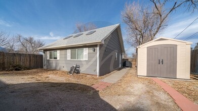 Building Photo - Charming Downtown Cottage