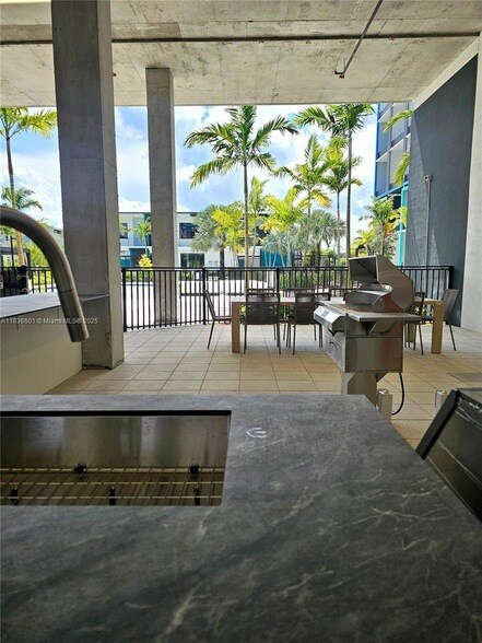 Building Photo - 4400 Sunrise Blvd