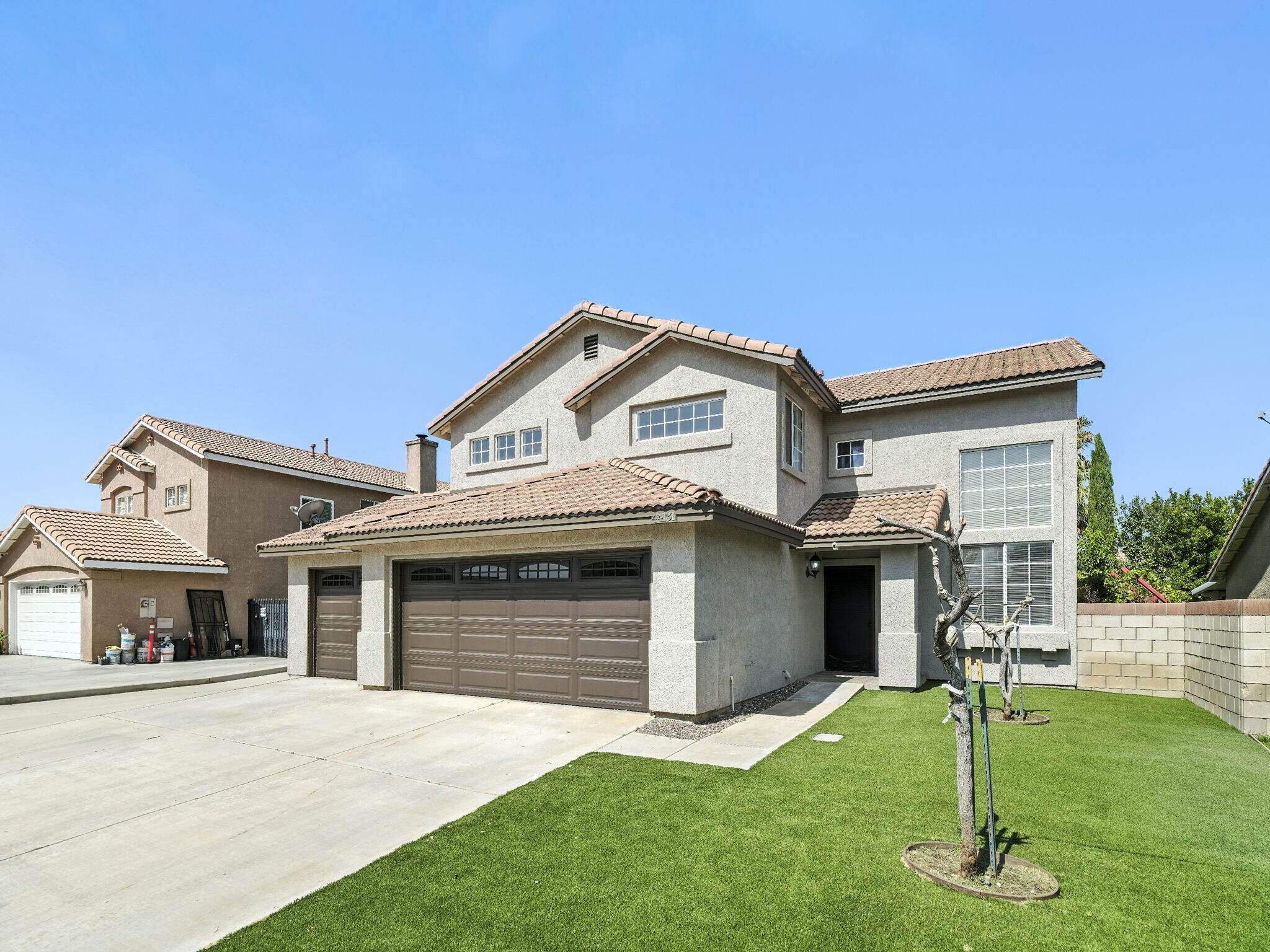 Building Photo - 44131 Sunmist Ct