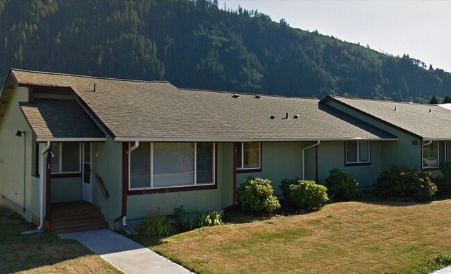 Building Photo - 302 1st St