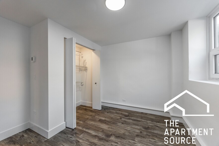 Building Photo - 941 W Carmen Ave