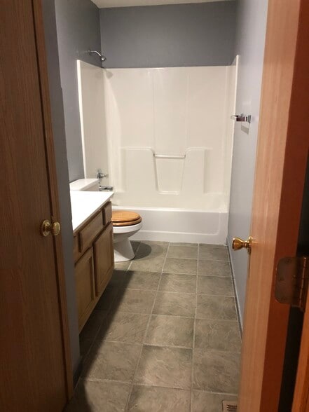 Master Bathroom - 7601 E 95th Ter
