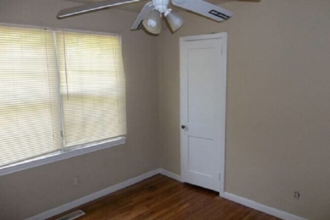 Building Photo - 390 Prince St