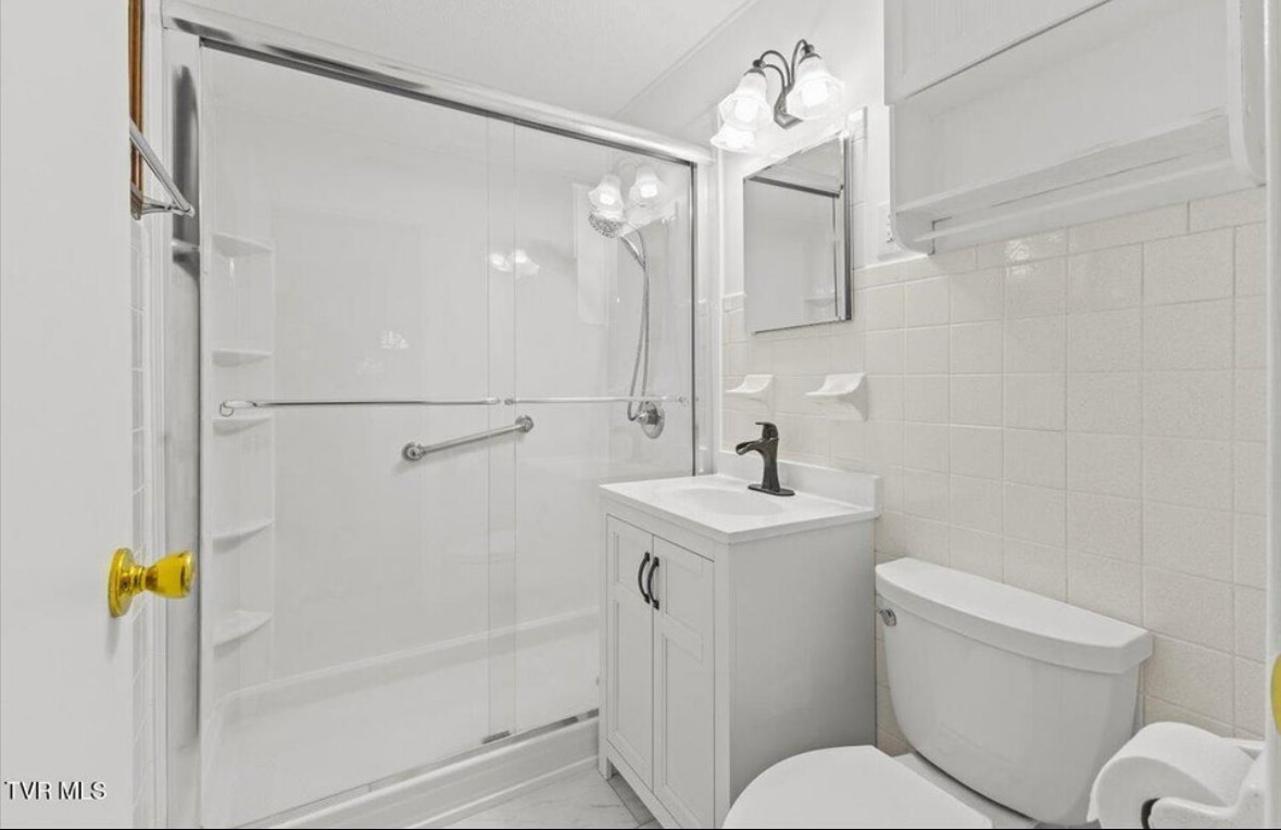 Building Photo - 707 Lincoln Ave