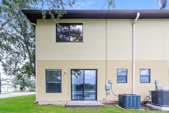 Building Photo - 4652 Playschool Dr