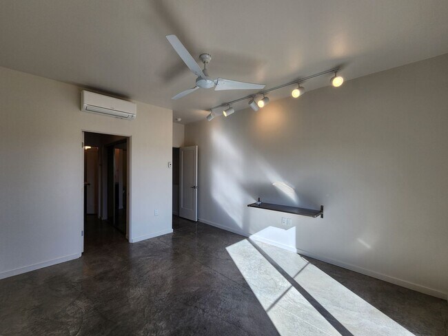 Building Photo - 6 Calle Lemita