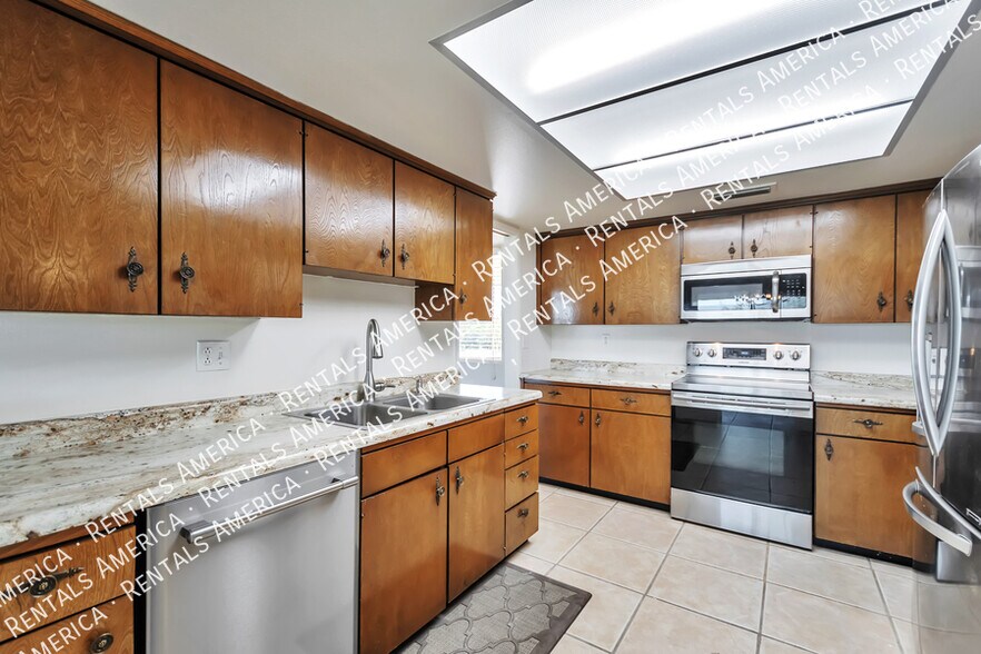 Building Photo - 3650 E Quenton Dr