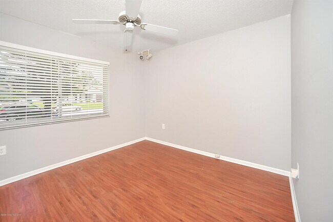 Building Photo - 905 Barbados Ave