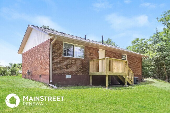 Building Photo - 8904 Channing Dr