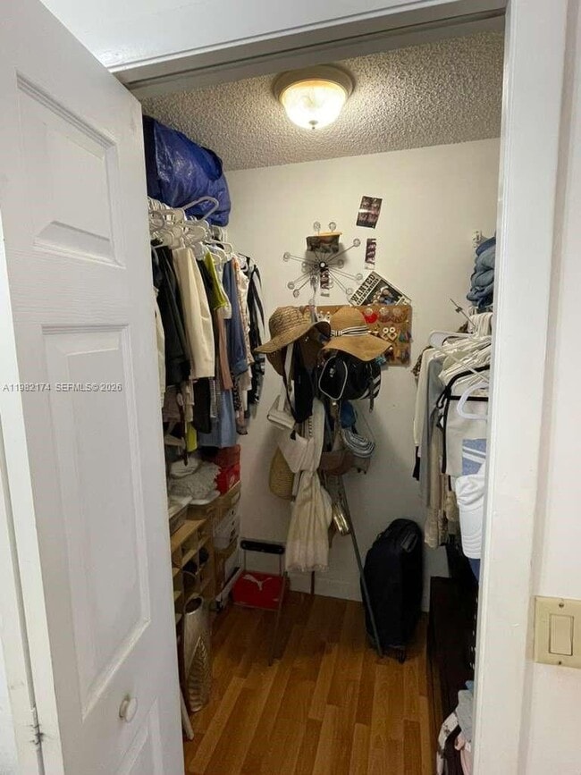 Building Photo - 436 Lakeview Dr