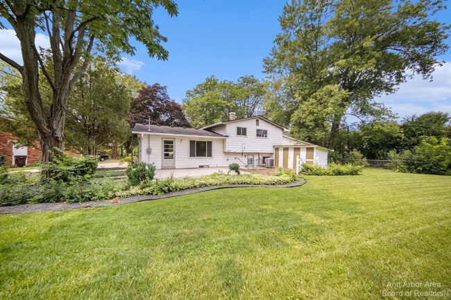 Building Photo - 2923 Burlington Ct