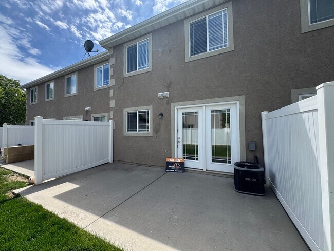 Building Photo - 298 E 2350 N