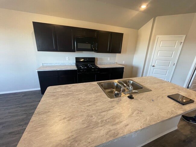Building Photo - Brand New 4 Bedroom 2 Bathroom in Shawnee ...