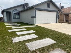 Building Photo - Eastside home for rent in The Tierras