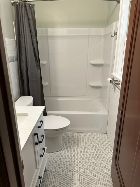 Bathroom - 6615 W Bluemound Rd